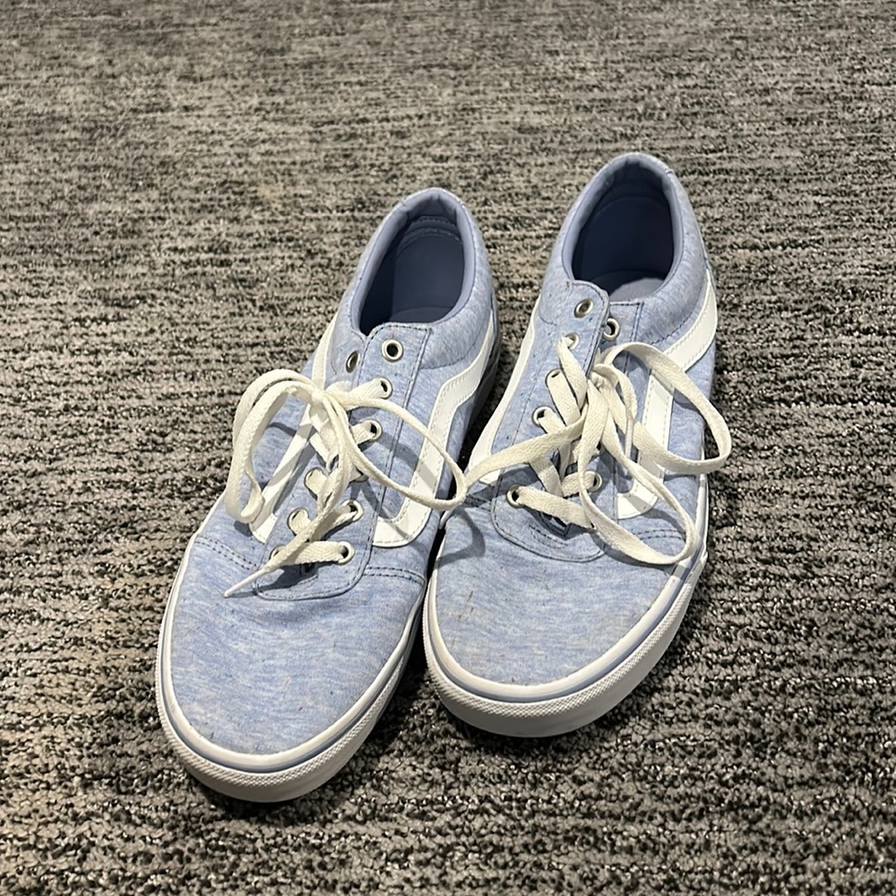 Vans low top lace up tennis shoes